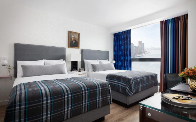 Graduate Twin room with Skyline View