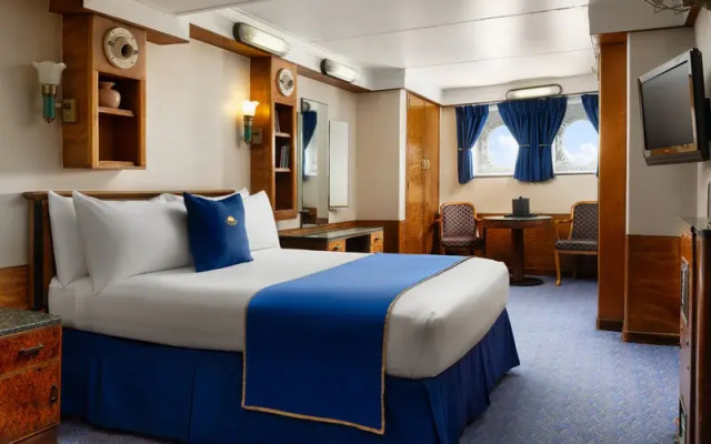 Standard Twin Stateroom