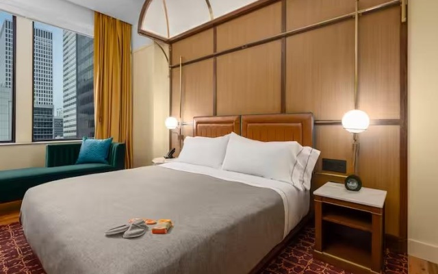 1 Bedroom Hearing Accessible Double Suite with view