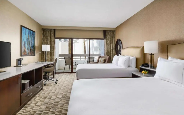 Standard Quadruple room with pool view