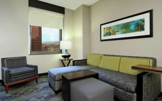 2 room Hearing Accessible Twin Suite