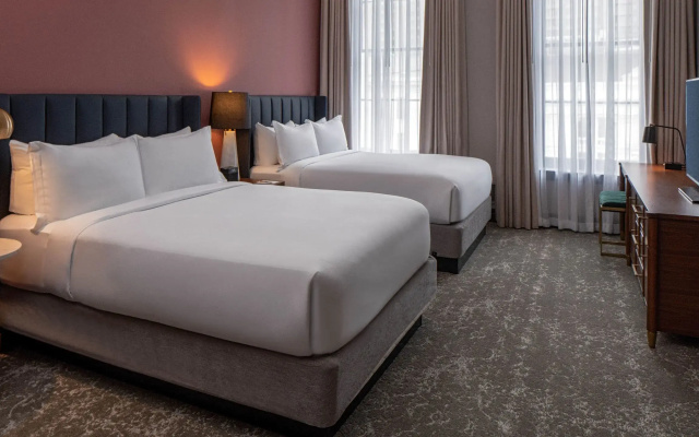 Editor's Twin Suite