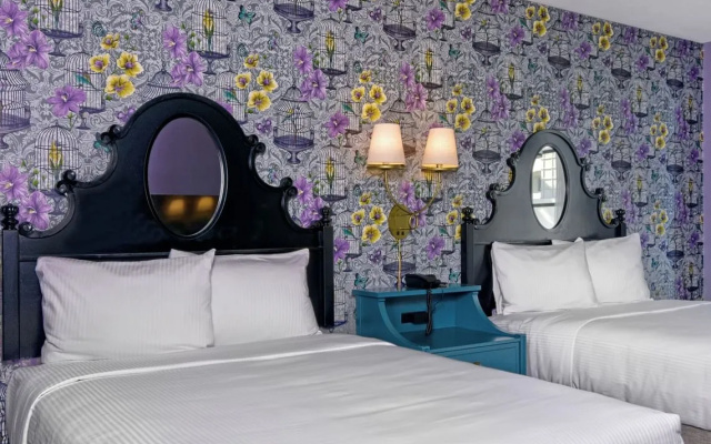 Deluxe Twin room with courtyard view