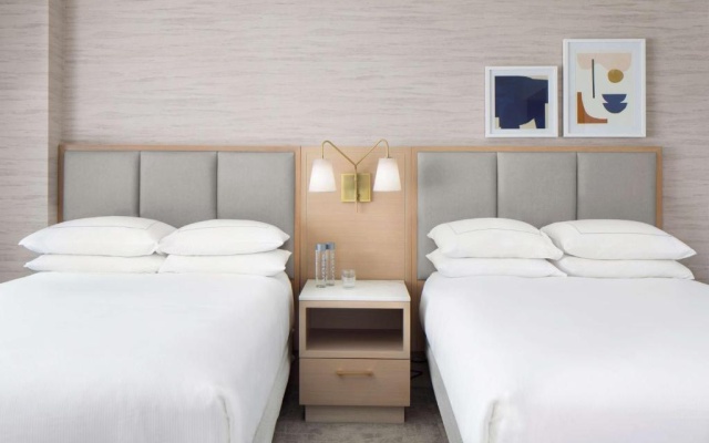 1 Bedroom Hearing Accessible Twin Suite
