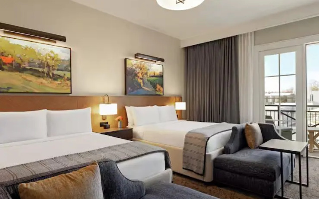 Hearing Accessible Twin Guest room with balcony