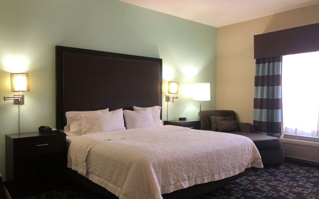 Mobility/Hearing Accessible with Tub room