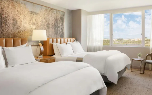 Traditional Twin Guest Room with city view