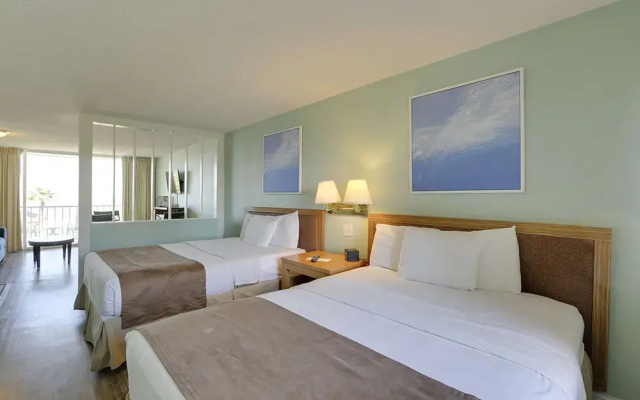 Standard room with pool view