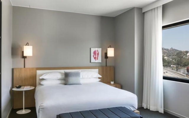 2 Bedrooms Everly Suite