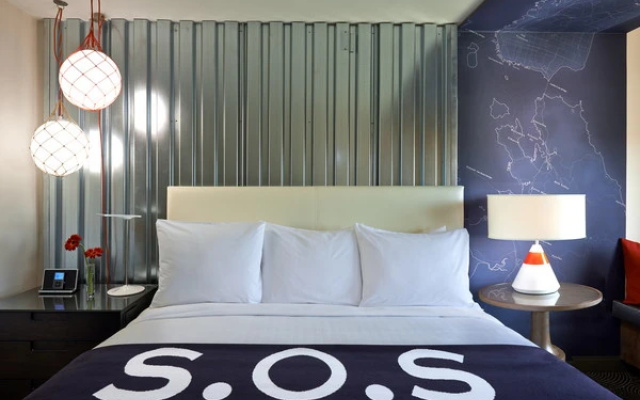 Zephyr room