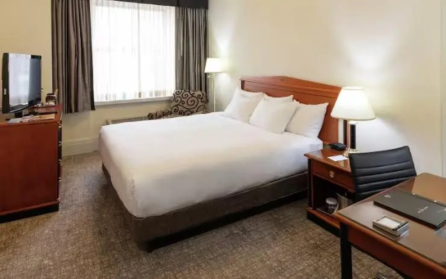 Mobility and hearing accessible room
