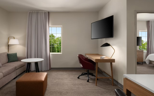 1 Bedroom Conference Area Double Suite
