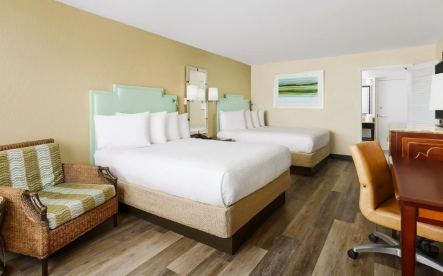 Twin room with pool view