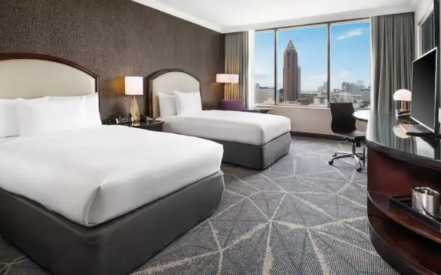 Twin Guest room with skyline view