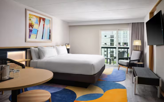 High Floor Double room with balcony and with partial ocean view