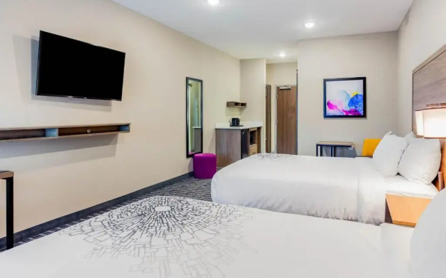 Quadruple Mobility/Hearing Accessible room