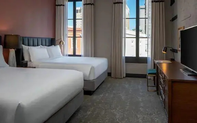 Magazine Twin Suite with street view
