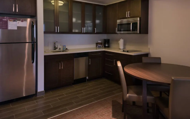 2 Bedrooms Hearing Accessible Quadruple Suite