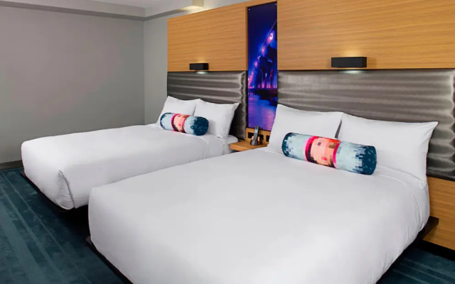 High Floor Twin Suite with balcony and with city view
