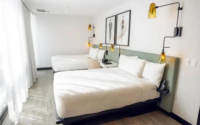 Quadruple room with city view
