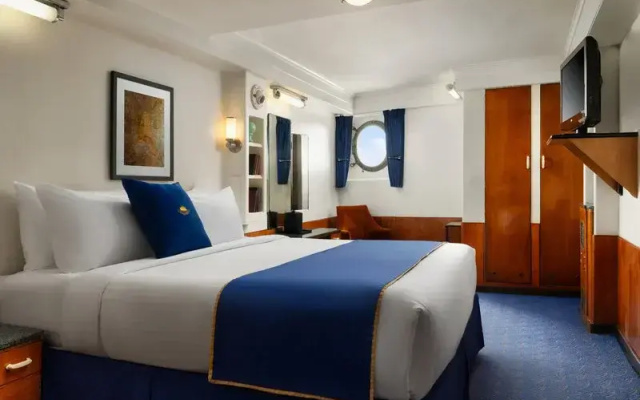 Standard Double Stateroom with harbour view