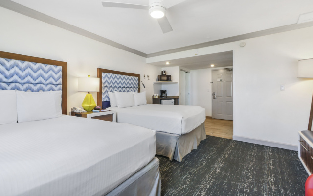 Traditional First Floor Walk Out Twin room beachfront