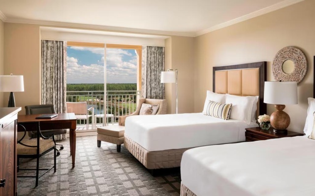 Twin room with golf view