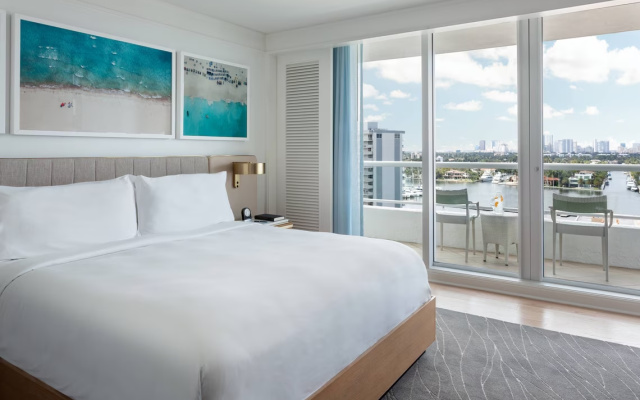 Room with balcony and with partial ocean view