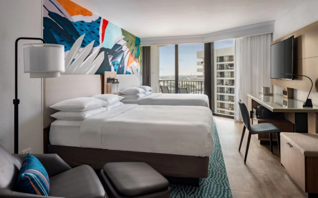 Twin room with balcony and with city view