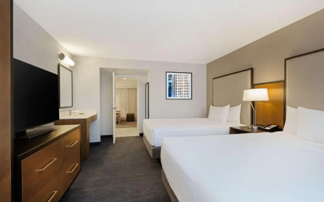 1 Bedroom Corner Suite with city view