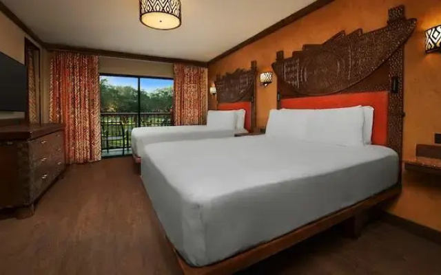 1 Bedroom Club Level Access Suite with resort view