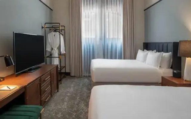Accessible Tub Quadruple room