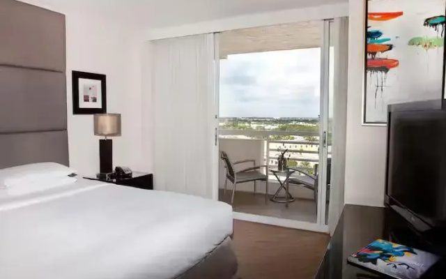 Suite with balcony and with city view