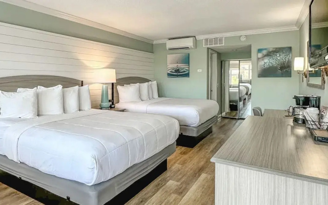 Poolside Twin room