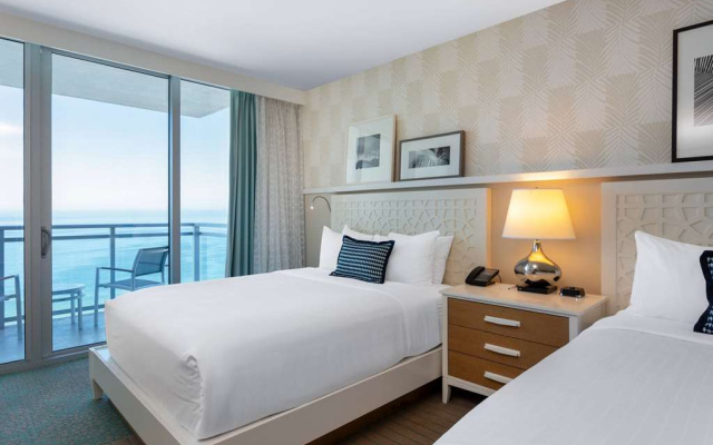 Grand Deluxe Twin room with balcony and Gulf View