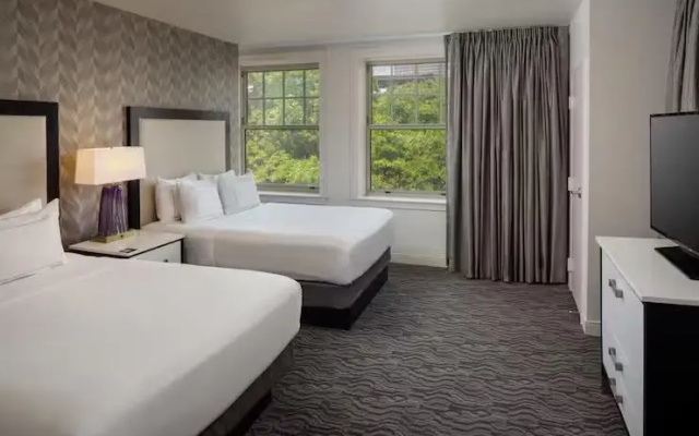 Corner Twin Suite