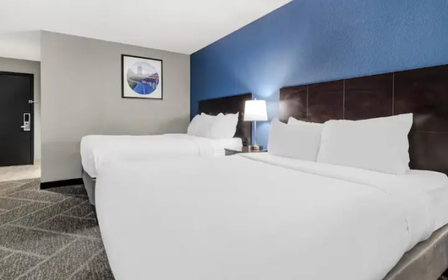 Quadruple room with pool view