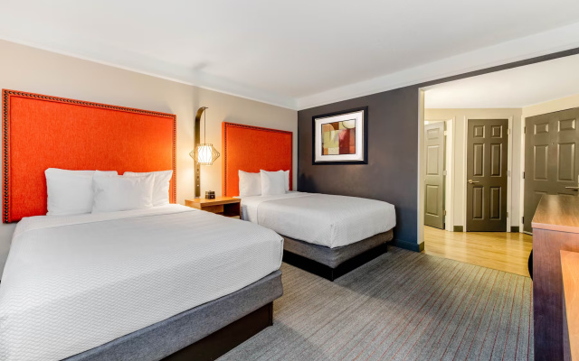 Twin room with view