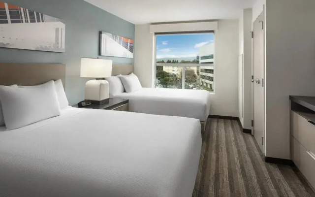 1 Bedroom Twin Kitchen Suite