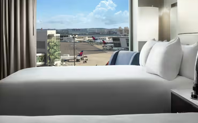 Twin room Airport View