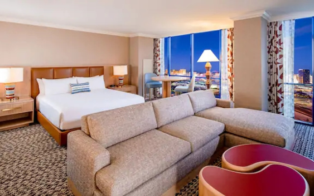 Deluxe room with strip view