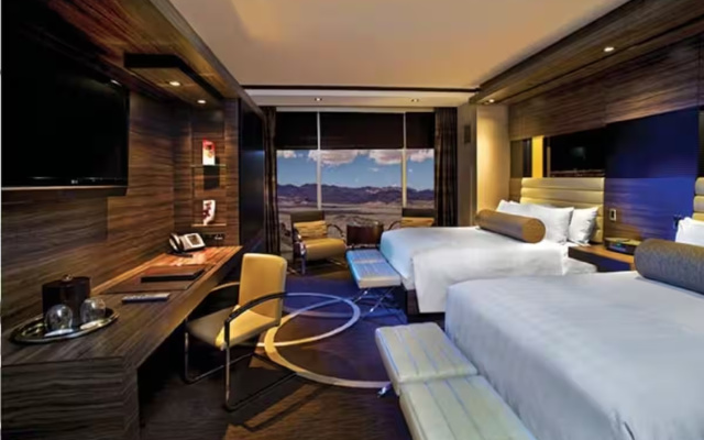 Luxury Twin room with strip view