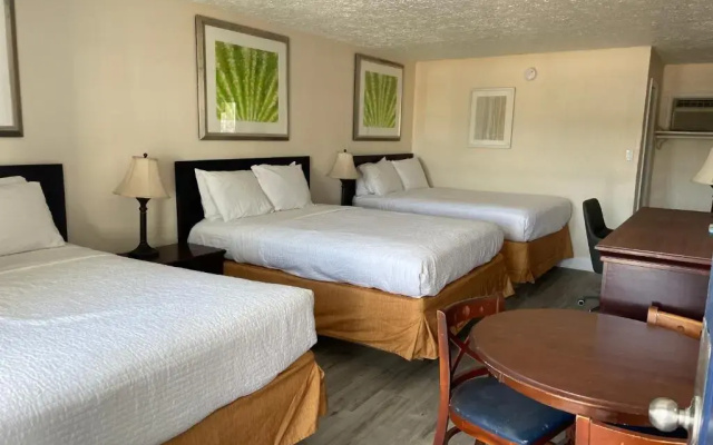 Standard Triple room