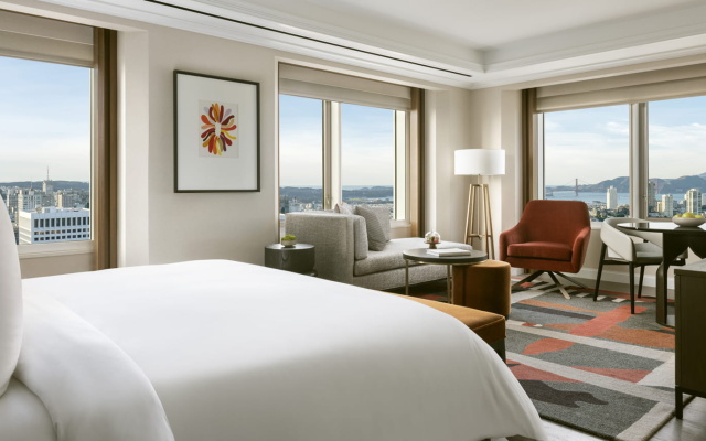 Corner Double Suite Golden Gate-View