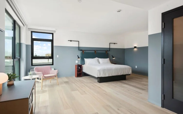 Urban Double Mobility and Hearing Accessible room