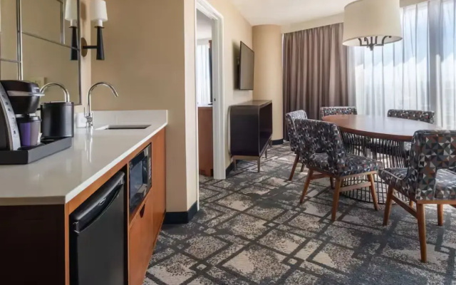 2 Rooms Corner Suite