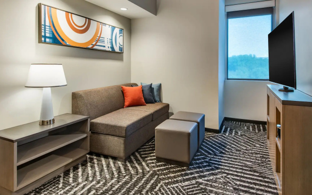 1 Bedroom Twin Kitchen Suite