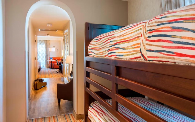 Guest room with balcony and with Resort view