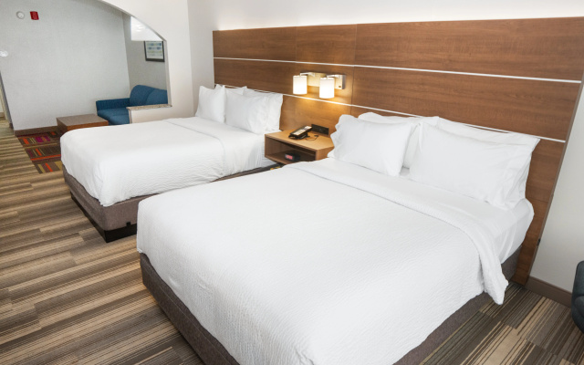 photo 4 of Holiday Inn Express and Suites - Stroudsburg