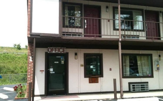 photo 3 of Budget Motel